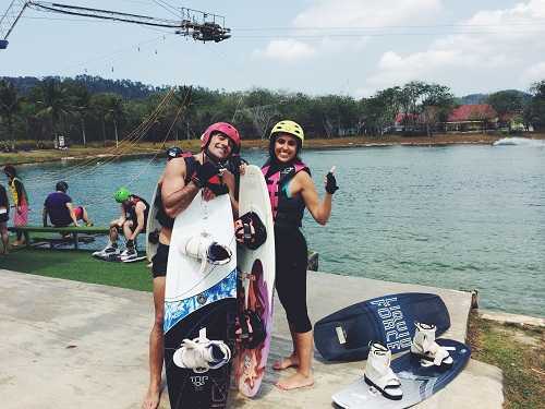 Dani Obregón junto a su pareja, Lola Cazalilla, en Batam (Indonesia).