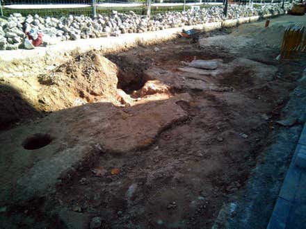 Aparece un pozo de marea del siglo XVII en las obras de la banda de rodadura de la Alameda
