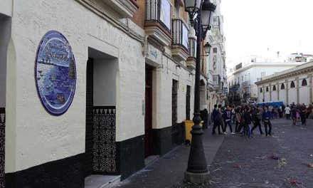 Un joven fallecido y decenas de intoxicados en un bar de los alrededores de La Plaza