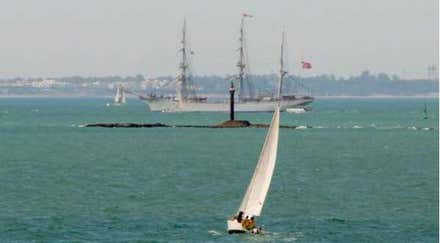 Las dos leyendas que se disputan el nombre del Faro de las Puercas de Cádiz