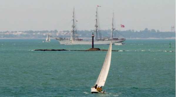 Las dos leyendas que se disputan el nombre del Faro de las Puercas de Cádiz
