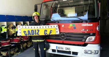 De jugador del Cádiz CF a bombero