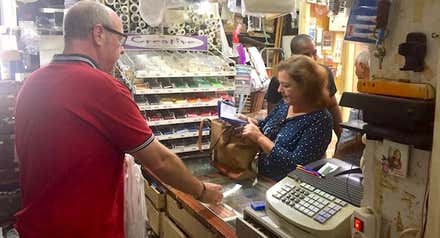 Mercería Ramírez: 60 años al pie del cañón en los Callejones pese a abrir un martes y 13