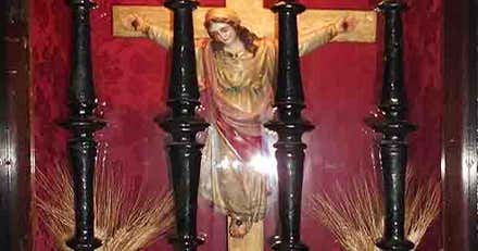 La leyenda de la virgen crucificada de la Iglesia del Salvador en Sevilla