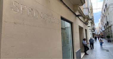 El local dejado libre por Springfield en la calle Columela de Cádiz encuentra rápido un nuevo inquilino
