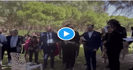 Waxi se casa y su comparsa le regala un emotivo pasodoble