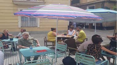 Se buscan 5.000 camareros para verano. Razón: Patronal de Hostelería de Cádiz