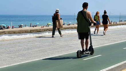 81 denuncias por el mal uso de patinetes eléctricos durante el mes de junio en Cádiz