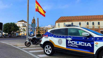Detenido un hombre tras amenazar con barras metálicas en un establecimiento del centro de Cádiz