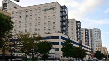 Denuncian que el SAS ha reducido las plantillas del Puerta del Mar y San Carlos en casi la quinta parte en tres años