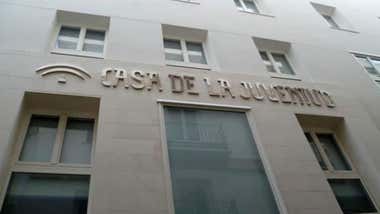 Fachada de la Casa de la Juventud de Cádiz.