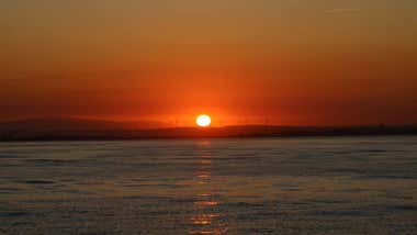 Salida del sol en la Bahía de Cádiz.