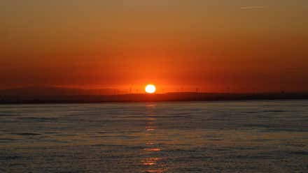 Salida del sol en la Bahía de Cádiz.