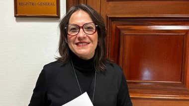 El romancero gaditano llega al Congreso para defender el uso del lenguaje inclusivo frente a Vox