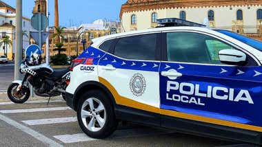Quintuplica la tasa de alcohol, provoca un accidente y se da a la fuga en Cádiz