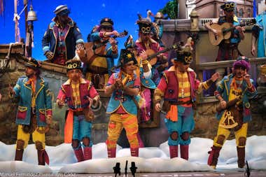 Comparsa 'Los colgaos' en el Gran Teatro Falla.