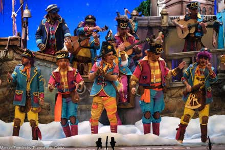 Comparsa 'Los colgaos' en el Gran Teatro Falla.