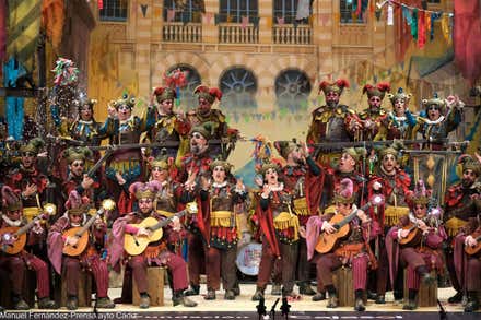 El coro 'La fiesta de los locos' en el Gran Teatro Falla