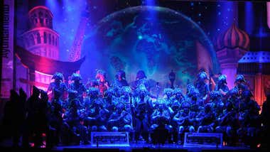 El coro 'Los luciérnagas' en el Gran Teatro Falla