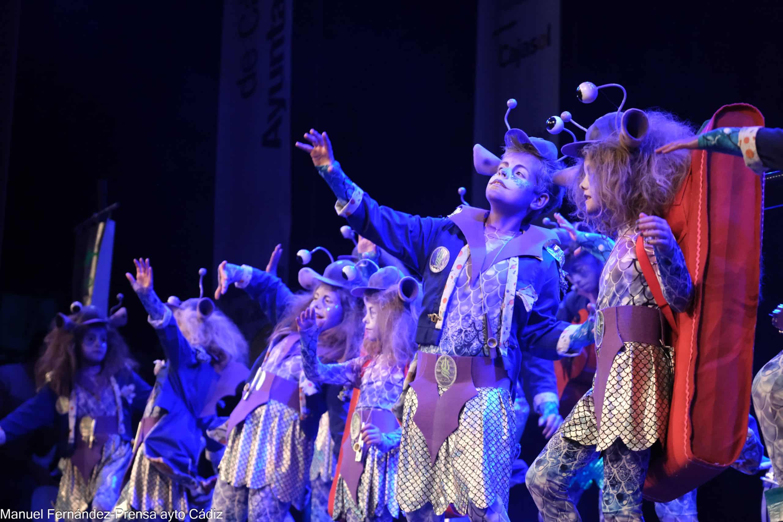 Comparsa infantil en el Gran Teatro Falla en 2024