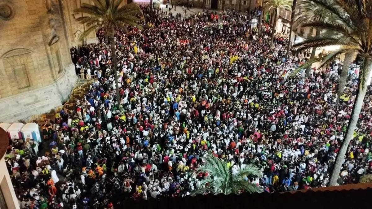 El Ayuntamiento de Cádiz blinda la Catedral contra el macrobotellón de Carnaval
