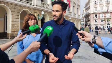 Acusan al PP de ”seguir inflando la burbuja inmobiliaria en Cádiz” con la subasta de Náutica
