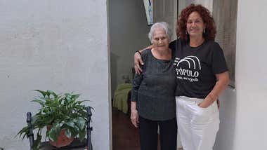 El Cádiz CF evita que María, la mujer de 87 años del Barrio del Pópulo que iba a ser desahuciada, tenga que abandonar su casa