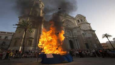 Cádiz celebra hoy su fiesta de los 'Juanillos' para prologar la Noche de San Juan