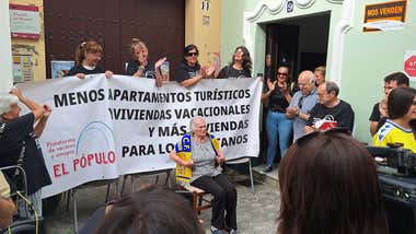 El Barrio del Pópulo se planta ante la turistificación sin representantes municipales ni del movimiento vecinal