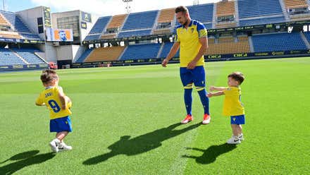 El Cádiz CF presenta a Ontiveros como nuevo jugador