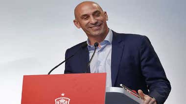 Cuando Luis Rubiales denunció a una peña del Cádiz CF por un meme
