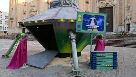 Entre el asombro y la oportunidad por el uso de escenografía de Carnaval como 'Juanillos' en Cádiz