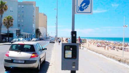 El Ayuntamiento de Cádiz recorta el periodo del aparcamiento de pago en el Paseo