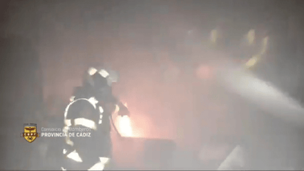 Incendio en un edificio de la calle Manuel Rancés de Cádiz tras una reyerta
