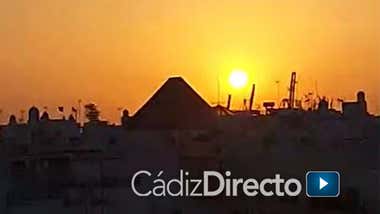 Así ha sido el amanecer en Cádiz con el sol más alejado de la Tierra del año