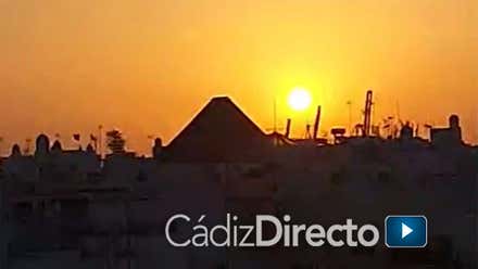 Así ha sido el amanecer en Cádiz con el sol más alejado de la Tierra del año