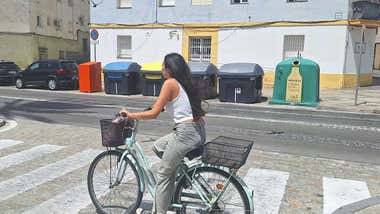 Los últimos 200 contenedores nuevos previstos inicialmente instalar en Cádiz estarán finalmente en agosto