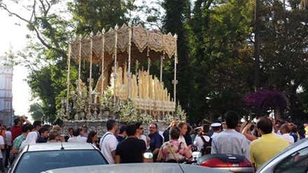 La Virgen del Carmen, en su recorrido procesional por la Alameda de Cádiz.