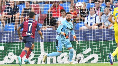 La crónica de Vera Luque del Levante UD-Cádiz CF (1-1): A dios rogando y David parando