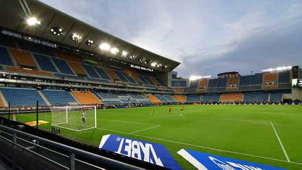 'Carranza Incumple' reclama a la oposición en Cádiz y los sindicatos municipales frenar el cambio a Estadio Carranza