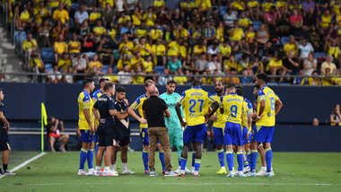 La realidad del Cádiz CF: Colista en fichajes, colista en la clasificación