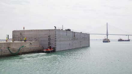 Fondeado el primer cajón de la ampliación de la Terminal de Contenedores en Cádiz