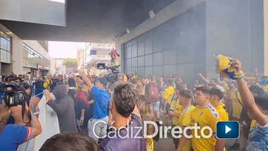 El Cádiz CF podría retirar el abono a quienes “incitaron los actos violentos” en la manifestación contra Vizcaíno y Contreras