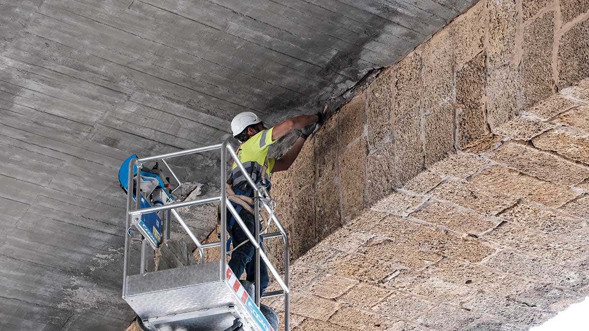 El Ayuntamiento de Cádiz actúa de urgencia en Puerta de Tierra por la aparición de una grieta
