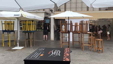 Roban en una docena de puestos de la Plaza de Cádiz tras colarse por una rendija en la entrada