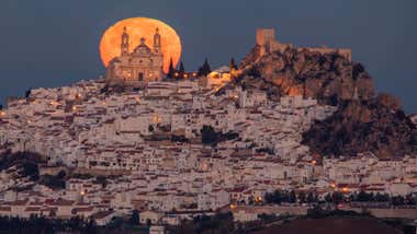 Guía para ver y fotografiar la Superluna del Esturión en la provincia de Cádiz