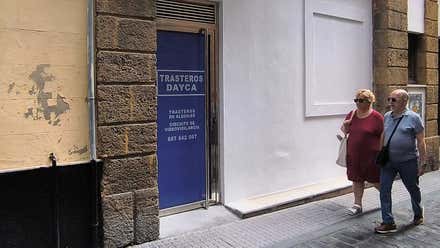Trasteros, lavanderías, consignas, duchas... La nueva vida de locales del centro de Cádiz