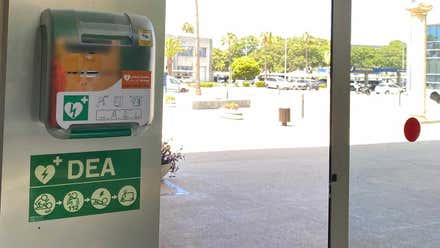 La Zona Franca de Cádiz se convierte en un espacio cardioprotegido con la instalación de desfibriladores en sus edificios