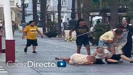Pelea entre músicos en la Plaza de San Juan de Dios de Cádiz: la música no amansó a las fieras