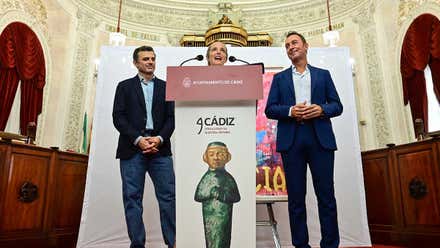 El alcalde de Cádiz, Bruno García, y dos concejales en un acto de Cádiz Fenicia